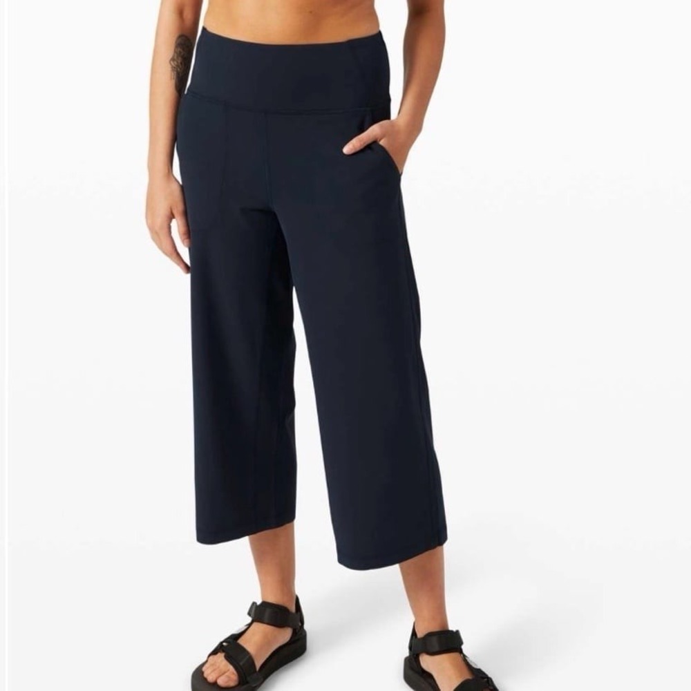 Lululemon Align Wide Leg Crop 23" - True Navy - size 6
